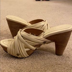 Women’s 7.5 M white Frye reese slide leather heels